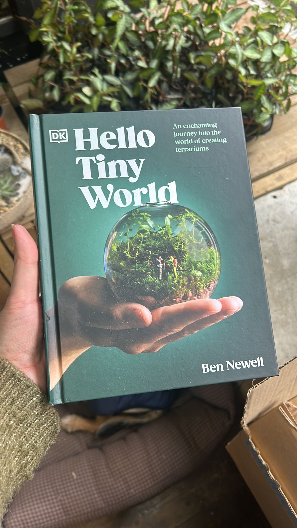 Hello Tiny World: An Enchanting Journey into the World of Creating Terrariums by Ben Newell